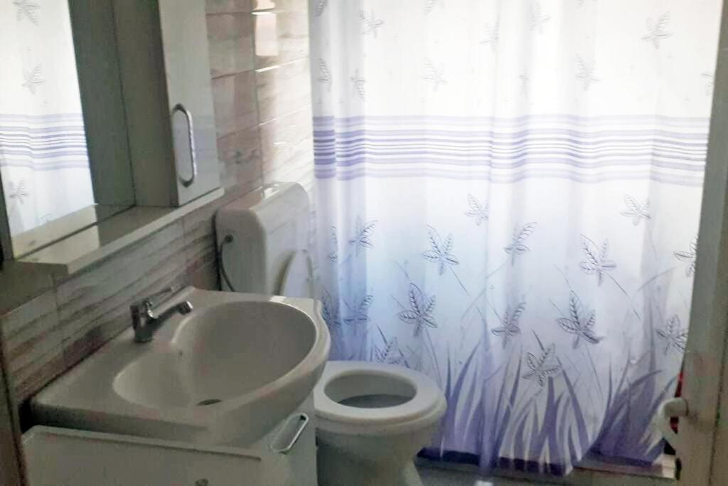 Lovely 1 Bedroom Within Walking Distance, Views Peje Exterior photo